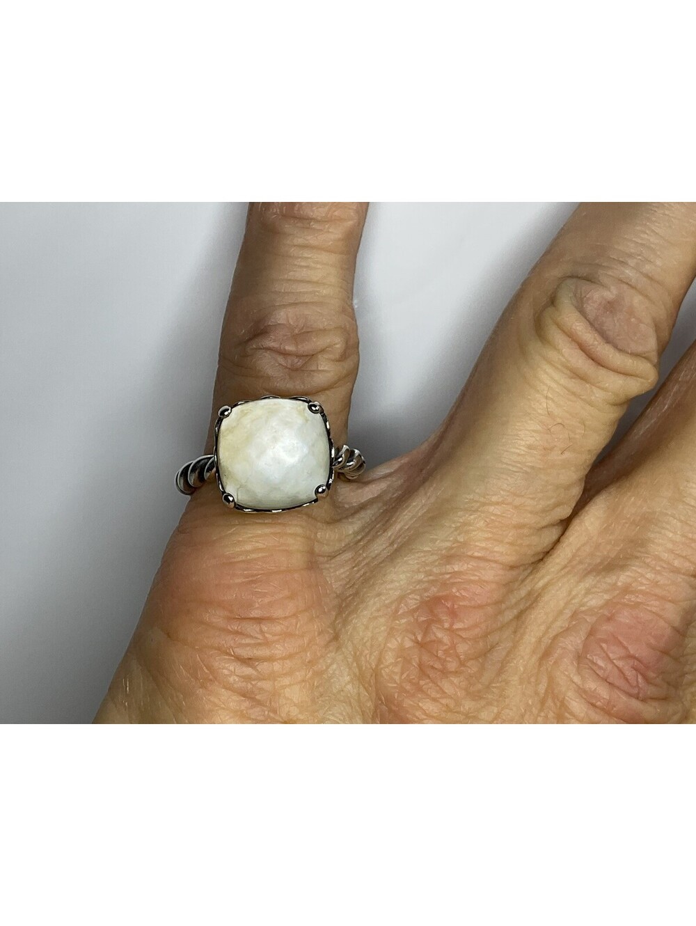 Pandora Elegant Sincerity Twisted Mother Of Pearl Ring Sz 6 Retired - Picture 5 of 6